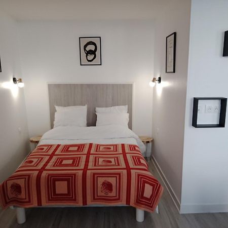 Studio Zoe Saint-Pere  Luaran gambar