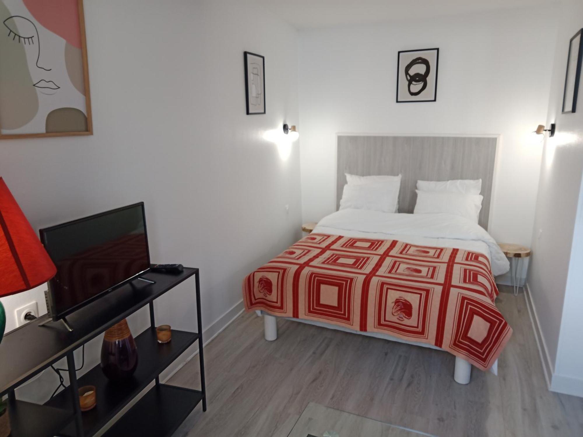 Studio Zoe Saint-Pere  Luaran gambar